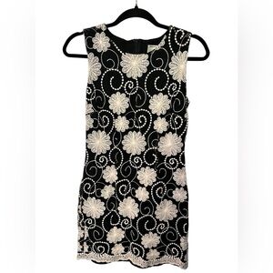 Deborah Laws Black and White Embroidered Dress Zip‎ Back Sleeveless Size 6